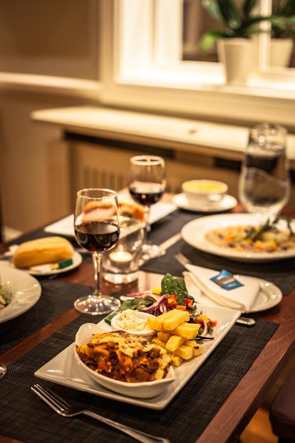 Gullane'S Hotel บัลลินาสโล ภายนอก รูปภาพ