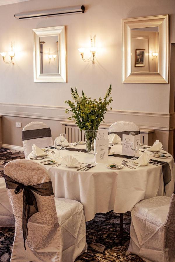 Gullane'S Hotel บัลลินาสโล ภายนอก รูปภาพ
