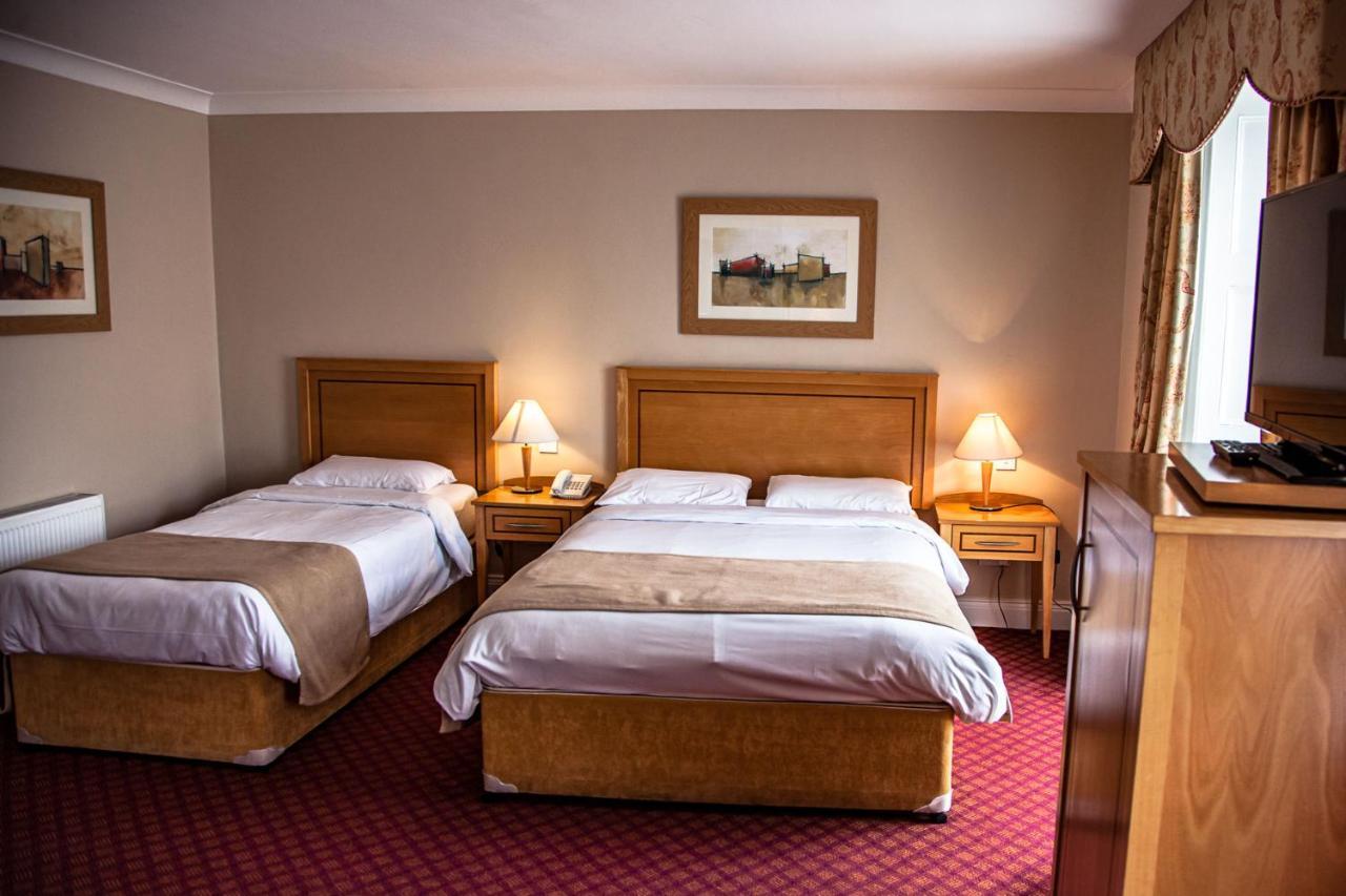 Gullane'S Hotel บัลลินาสโล ภายนอก รูปภาพ